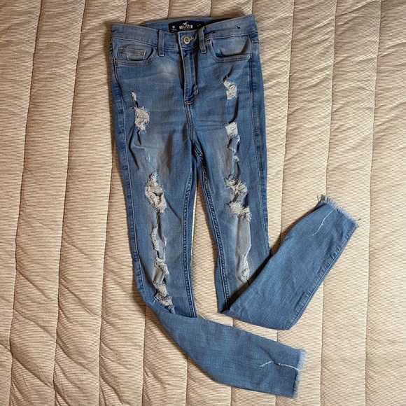 HOLLISTER // DISTRESSED HR SUPER SKINNY - Picture 2 of 10